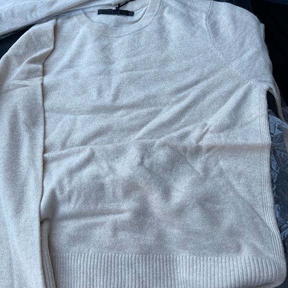 Sweater - Picture 7 of 9